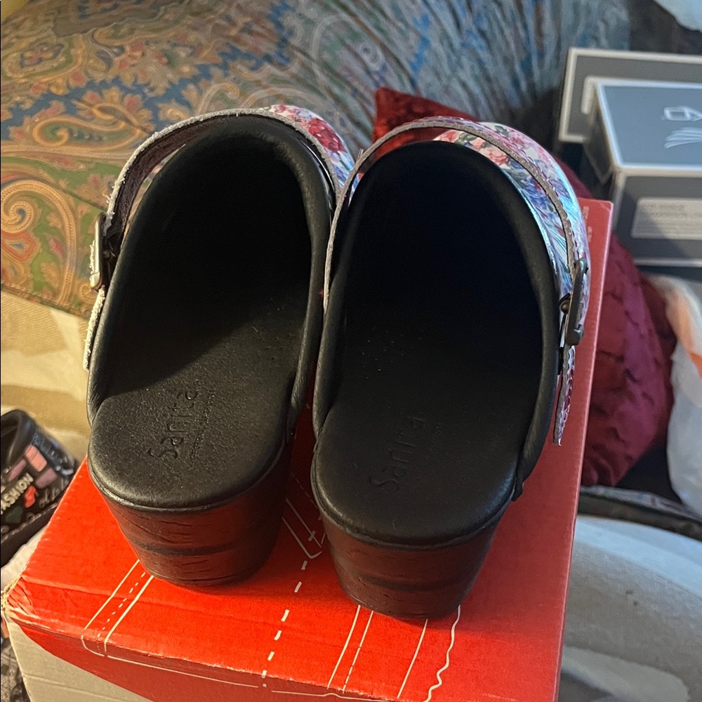 Sanita Multicolor Floral Clogs - Picture 4 of 5